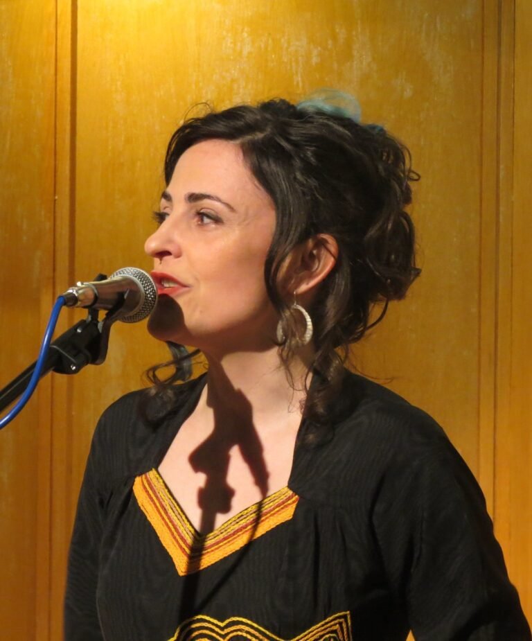 Helen at Chesterfield Folk Club cropped